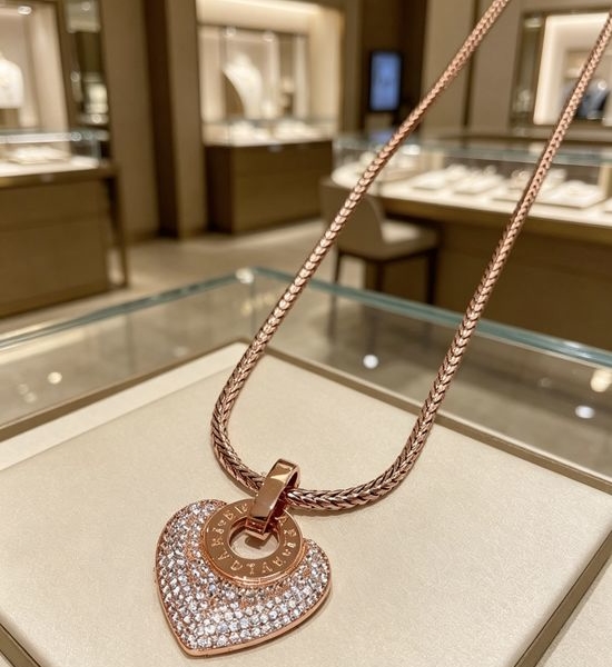 Bvlgari Full Diamond V Gold Necklace for Daily Wear