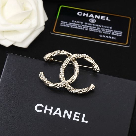 Chanel Delicate Exquisite Brooch Elegant Accessory