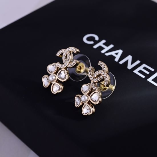 Chanel Elegant Carved Face-Flattering Drop Earrings