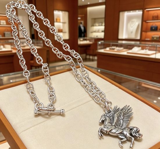 Hermes Pig Nose Pendant Necklace Easy to Match
