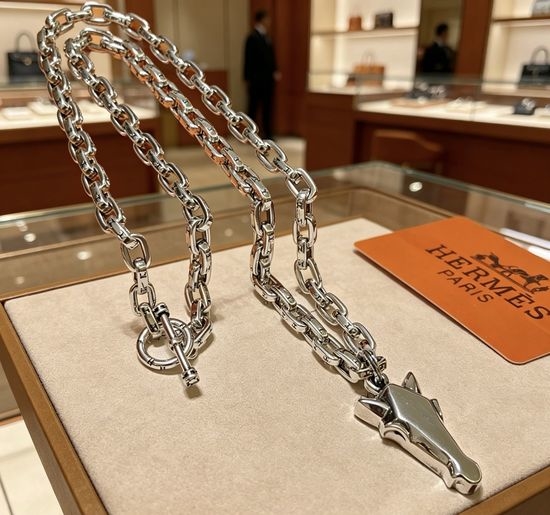 Hermes Horse Head Pendant Necklace Fine Craftsmanship