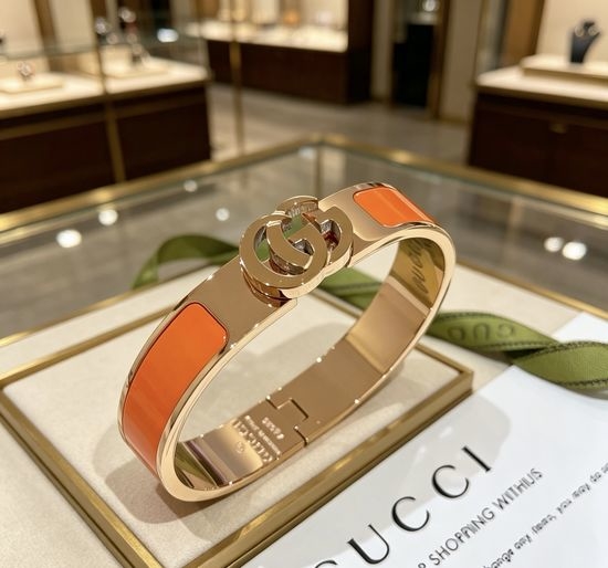 Gucci Classic K Gold Finish Bangle