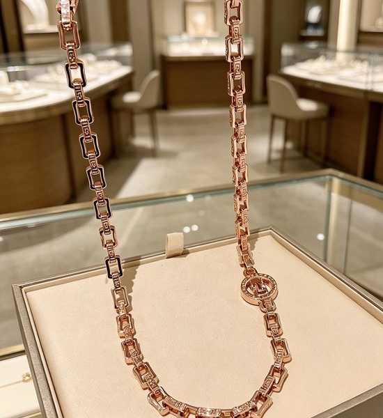 Bvlgari Refined Gold Graceful Stylish Necklace