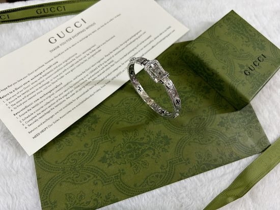 Gucci Double G Buckle Bangle