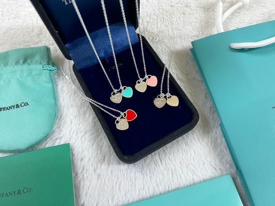Tiffany & Co. Enamel Heart Diamond Pendant Clavicle Necklace