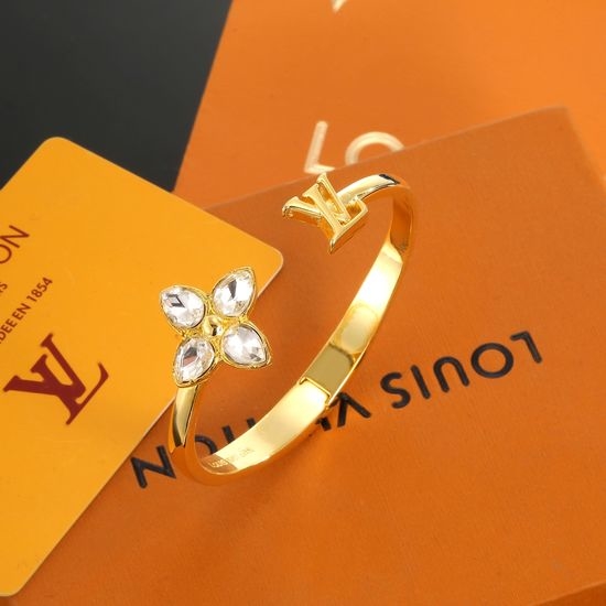 Louis Vuitton LV Polished Hollow Four Leaf Clover Bangle